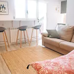 아파트 En Luminoso Con Balcon Y Vistas *