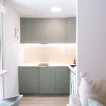 아파트 En Luminoso Con Balcon Y Vistas *