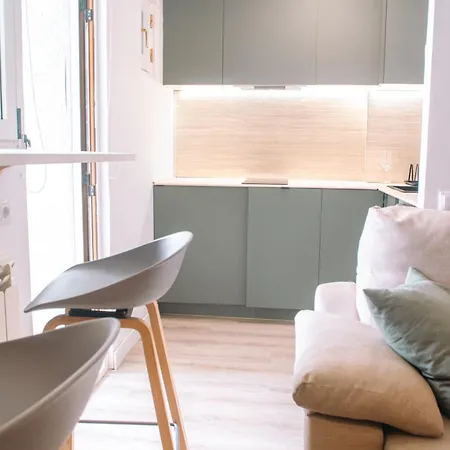En Luminoso Con Balcon Apartment *